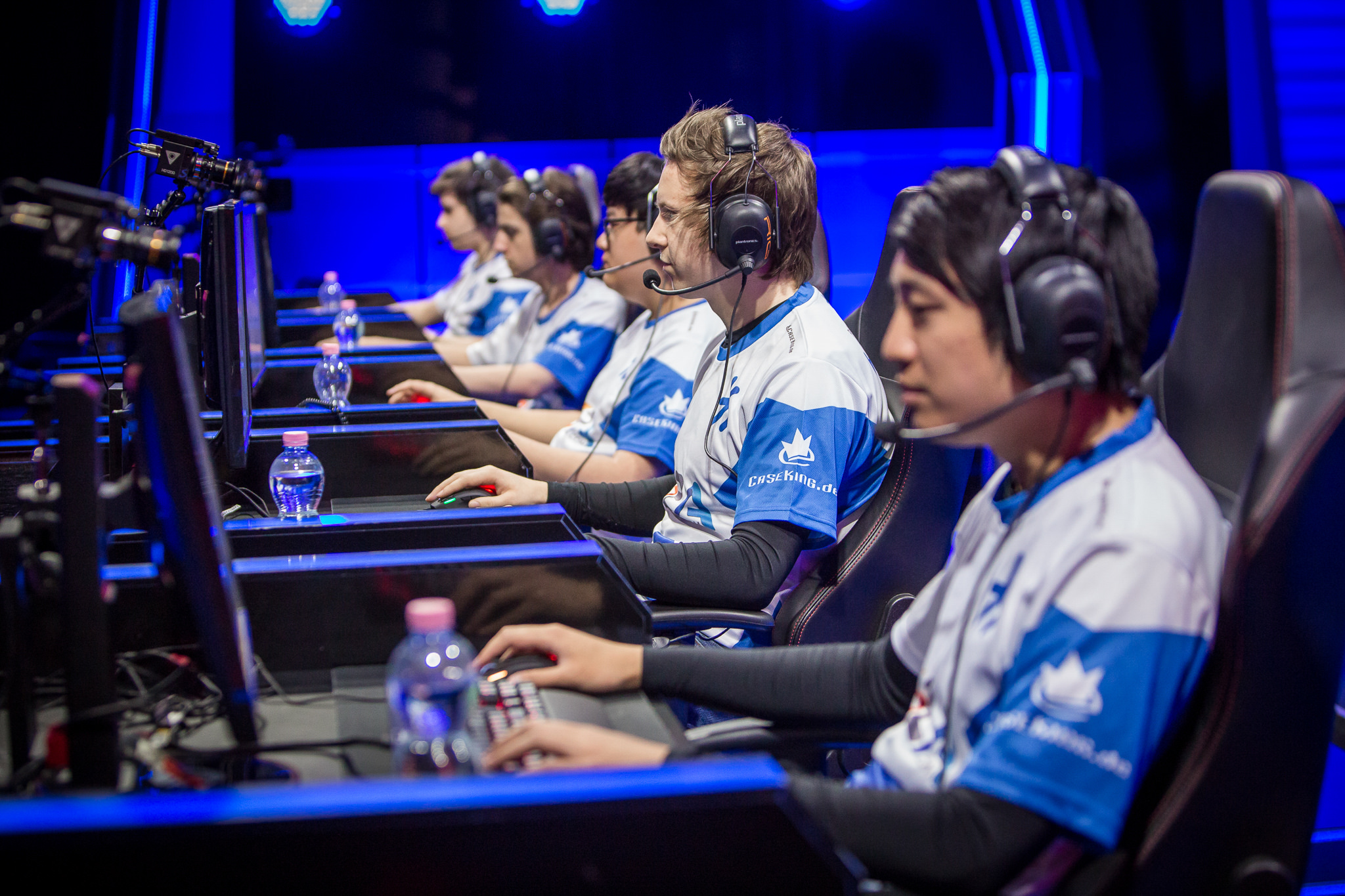 Esports history читы. Корейский киберспорт. Киберспорт корейцы. Киберспорт в Корее игры. Киберспорт Корея команды.
